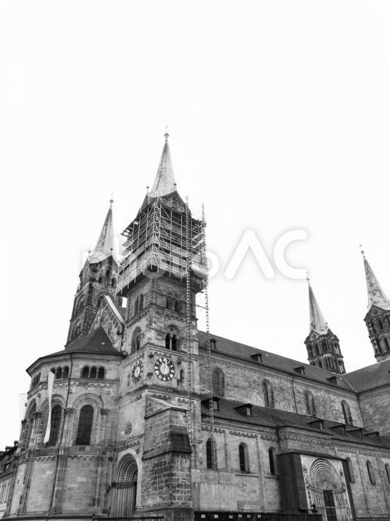 バンベルクの大聖堂　世界遺産　モノクロ バンベルク,大聖堂,４本の塔の写真素材