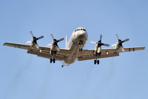 厚木基地に着陸するP-3C pー3c,哨戒機,プロペラ機の写真素材