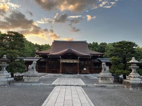 京都・城南宮本殿 (夕刻) 京都・城南宮本殿 (夕刻) 京都,城南宮,神社の写真素材