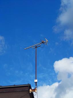 青空のテレビアンテナ アンテナ,テレビ,受信の写真素材