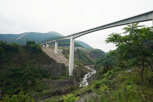 熊本　そびえ立つ新阿蘇大橋 新阿蘇大橋,阿蘇,阿蘇山の写真素材