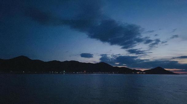 暗い海 暗い海の写真