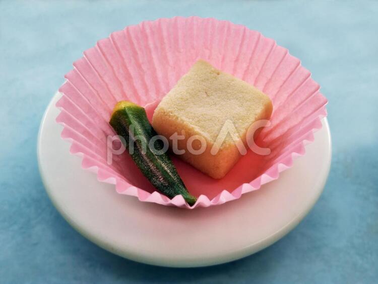 小鉢（高野豆腐とオクラ）切り抜き 小鉢,高野豆腐,オクラの写真素材