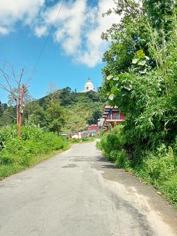 日本山妙法寺へ続く道　ポカラ　1 日本山妙法寺,風景,仏塔の写真素材
