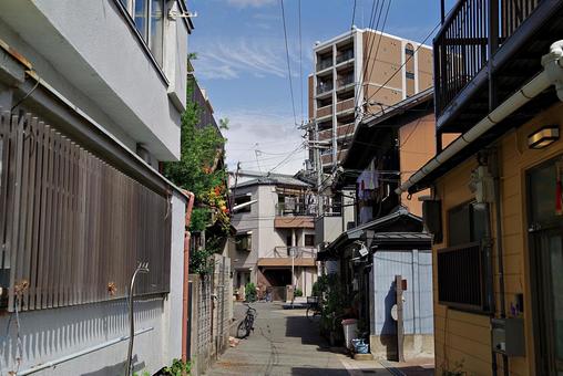 昭和の雰囲気を残す町角 町角,路地,隘路の写真素材