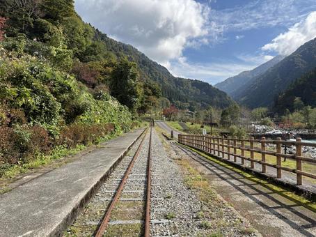 晴天の空と線路 線路,晴天,秋の写真素材