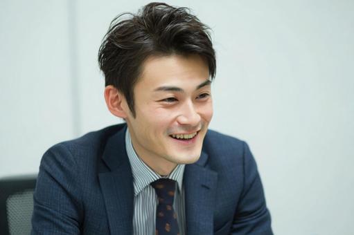 スーツ姿の若いビジネスマン-5 スーツ姿の若いビジネスマン-5の写真