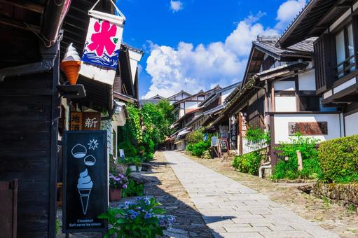 夏の馬籠宿 夏の馬籠宿 馬籠宿,馬籠,風景の写真素材