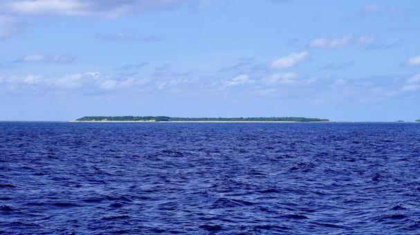 海から見た沖縄県伊是名村屋那覇島 海から見た沖縄県伊是名村屋那覇島の写真