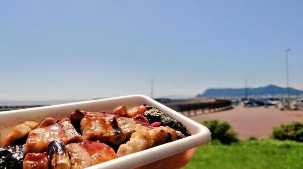 やきとり弁当と函館山 やきとり弁当と函館山 やきとり弁当,函館山,函館の写真素材