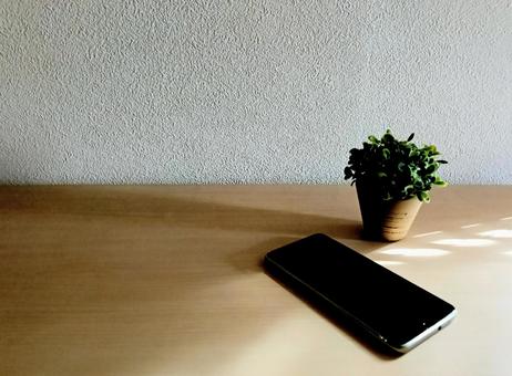 朝を迎えるスマートフォン 朝を迎えるスマートフォン スマートフォン,スマホ,携帯電話の写真素材