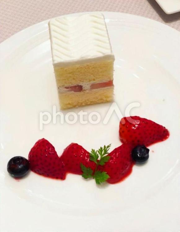 かわいいいちごショートケーキ いちご,ショートケーキ,スポンジの写真素材