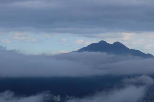 五老ヶ岳公園から見た京都府舞鶴湾の雲海の写真