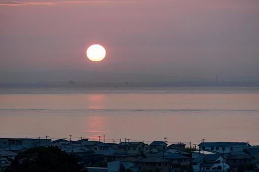 ［兵庫県淡路市］淡路島｜日の出｜大阪湾 淡路島,日の出,朝日の写真素材