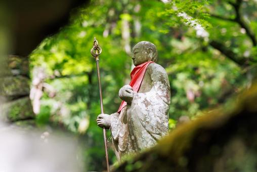 牛滝山大威徳寺 牛滝山大威徳寺 牛滝山大威徳寺,歴史的建造物,新緑の写真素材