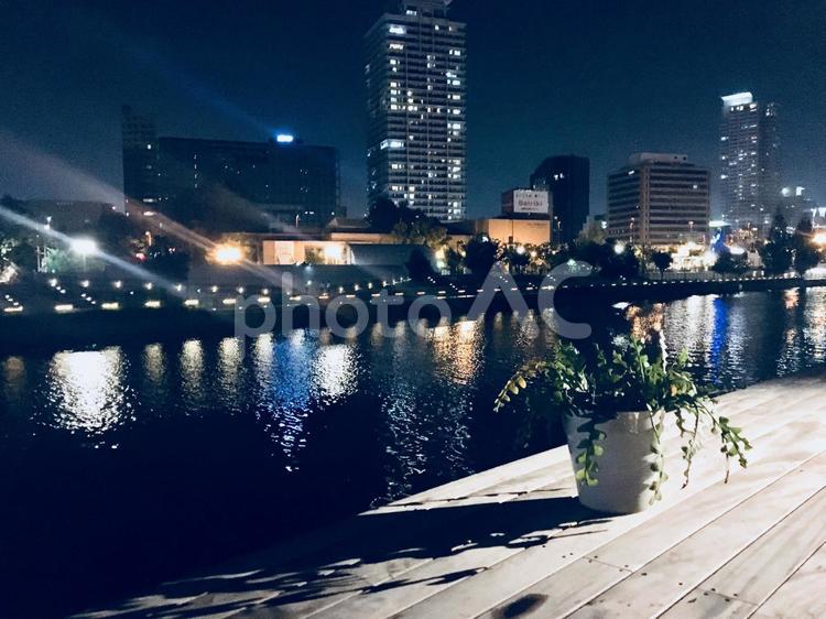 ビジネス街の夜景 都市,建築,水域の写真素材