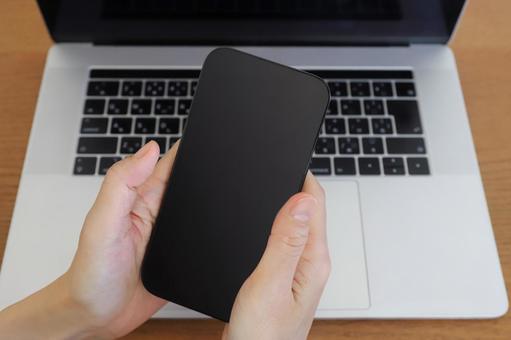 スマホとパソコン　リモートイメージ スマートフォン,パソコン,リモートの写真素材