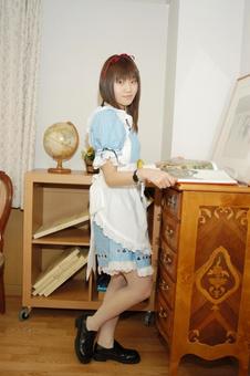 コスプレイヤー　全身横向き コスプレ,コスプレイヤー,ロリータファッションの写真素材