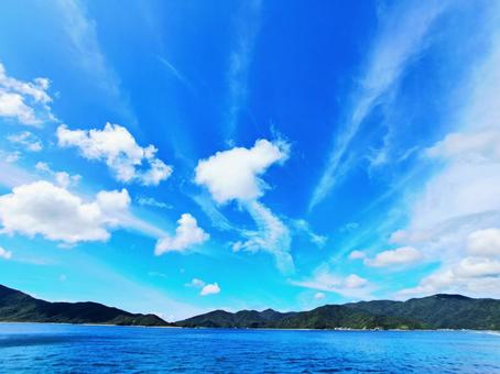 空の広がりと奄美の海 空の広がりと奄美の海 空,雲,気持ちいいの写真素材