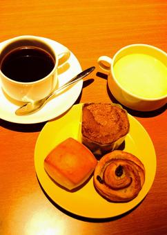 ホテルの朝食ビュッフェ 2 ホテルの朝食ビュッフェ 2 朝食,コーヒーブレイク,モーニングの写真素材