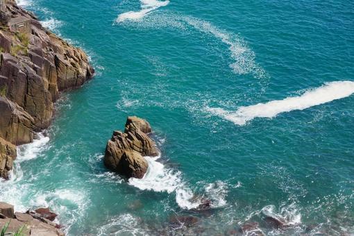 岩場の海の絶景 岩場の海の絶景の写真