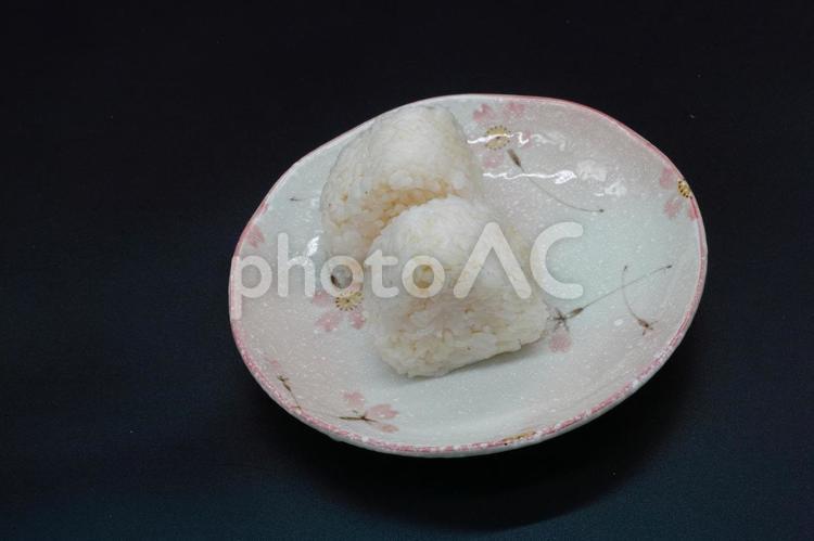 岩塩で握ったおにぎり　1 食べ物,食品,米の写真素材