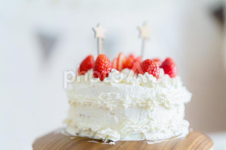 手作りの誕生日ケーキ 誕生日ケーキ,バースデーケーキ,デコレーションケーキの写真素材