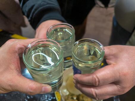 乾杯！（スマホ撮影） 乾杯,酒,仲間の写真素材