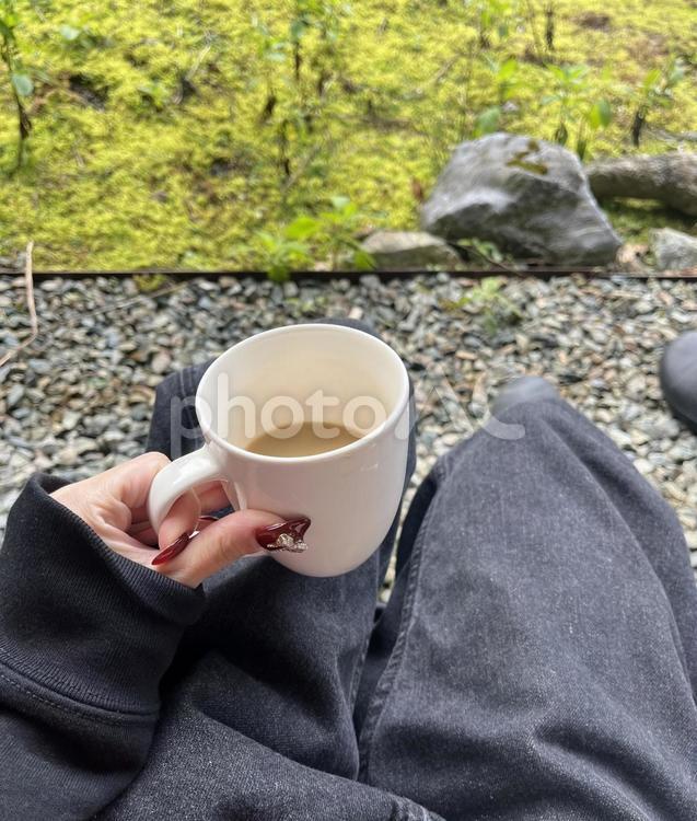 自然の中で過ごす癒しのコーヒータイム コーヒー,リラックス,休日の写真素材