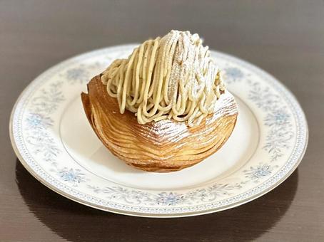 和栗のモンブランデニッシュ 和栗のモンブランデニッシュ マロンデニッシュ,栗,秋の写真素材