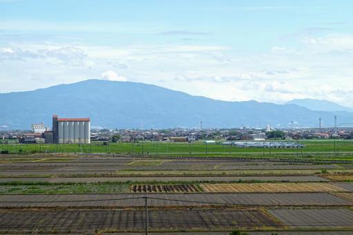 カントリーエレベーターと農場 カントリーエレベーターと農場 カントリーエレベーター,農場,田畑の写真素材