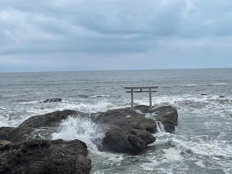 神磯の鳥居 神磯の鳥居 神磯の鳥居,海,波の写真素材