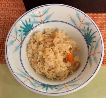 R7.04.18 おこわの小盛茶碗飯 R7.04.18 おこわの小盛茶碗飯の写真