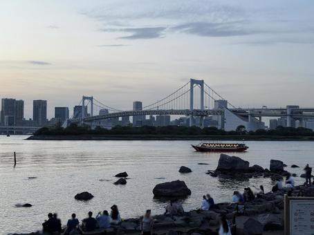 夕暮れのお台場から見た東京の景色 夕暮れのお台場から見た東京の景色 東京,お台場,東京湾の写真素材