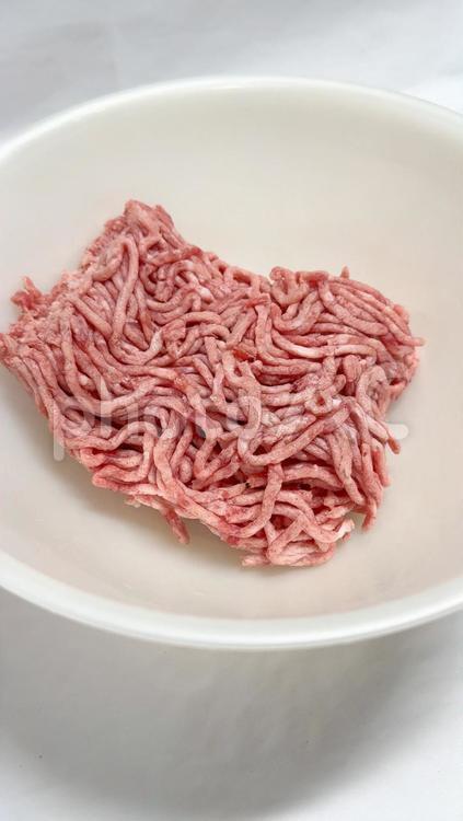 ひき肉 ひき肉,ボウル,器の写真素材