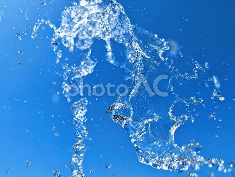 水しぶきと青空8 水しぶき,青空,放水の写真素材