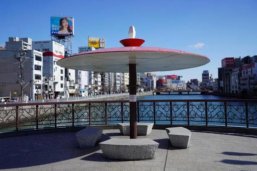 福岡 福博であい橋のベンチ 福岡 福博であい橋のベンチ ベンチ,石,傘の写真素材