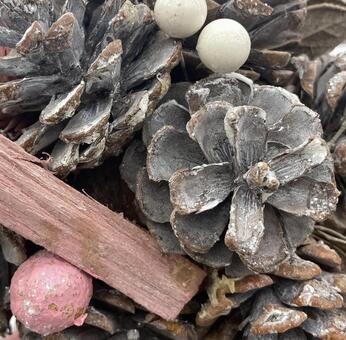 まつぼっくりの飾り まつぼっくりの飾り,まつぼっくり,クリスマスの写真素材