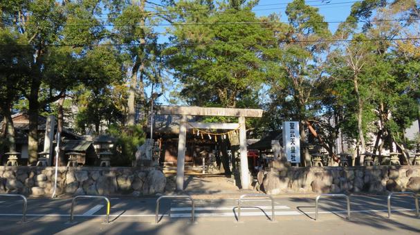 聖武天皇社 入口 鳥居 社標 聖武天皇社 入口 鳥居 社標の写真