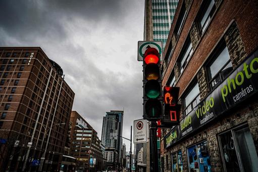 赤信号の街角 赤信号,信号機,街角の写真素材