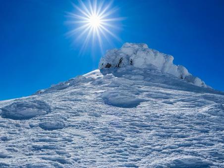 厳冬期安達太良山稜線 厳冬期安達太良山稜線の写真