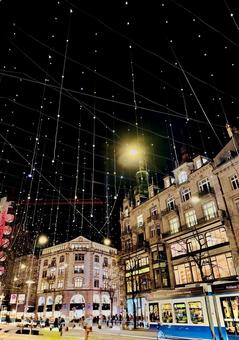 ヨーロッパの街の冬のイルミネーション イルミネーション,冬,夜景の写真素材