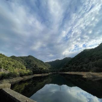 ダム ダム 山,秋,空の写真素材