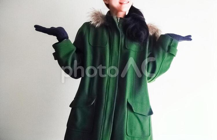 お手上げなコートの女性 女性,お手上げ,参るの写真素材