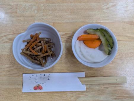 きんぴらと漬物 きんぴらと漬物の写真