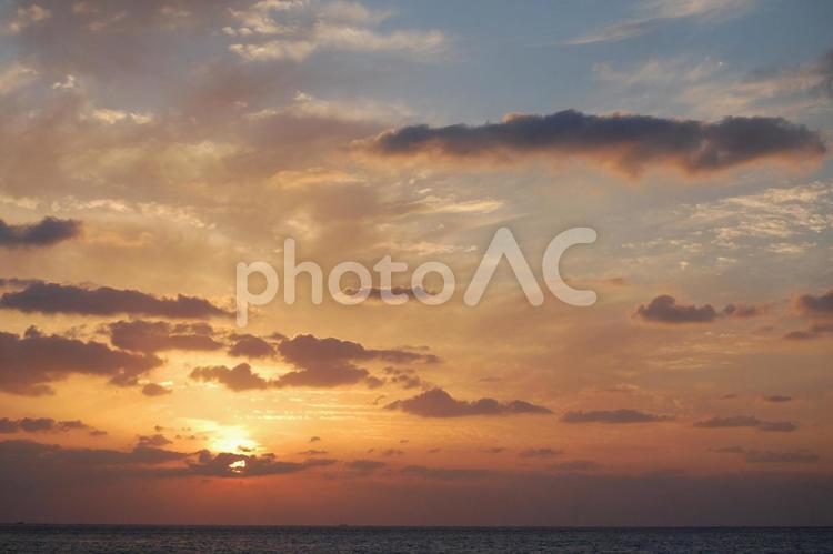 海に沈む夕日1 秋,海,日没の写真素材