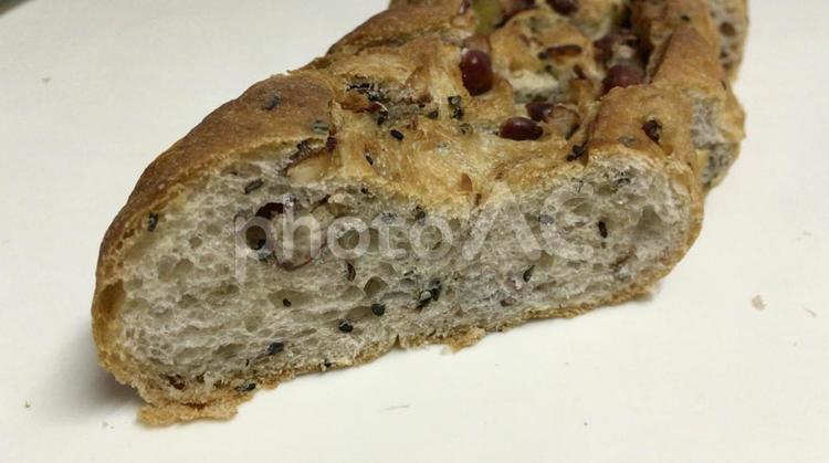 海外の雰囲気のあるパンの断面  海外,雰囲気,パンの写真素材