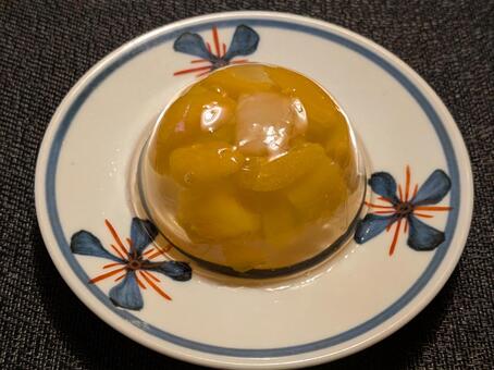 小雪過ぎの木曜日の3時のおやつのゼリー フルーツゼリー,水菓子,デザートの写真素材