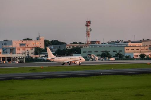 沈む太陽、飛び立つ旅人 沈む太陽、飛び立つ旅人の写真