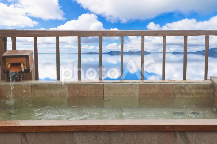 海と温泉のイメージ 温泉,露天風呂,旅の写真素材